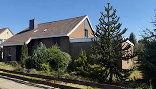 Bild von  7-Zimmer-Einfamilienhaus mit Schwimmhalle in Leiferde