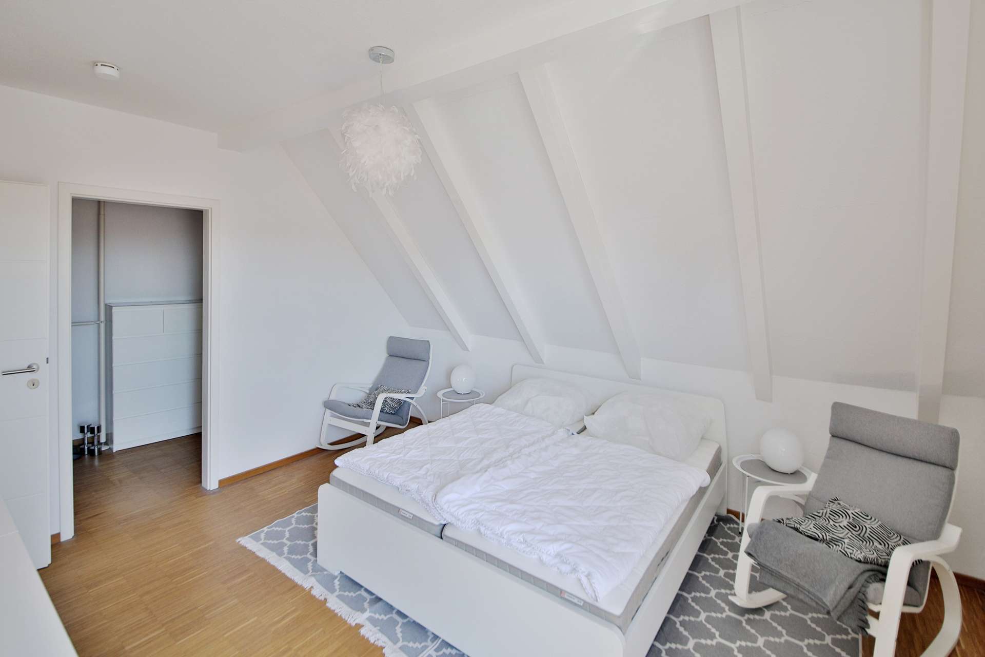 Immobilie in Maikammer - Über den Dächern Maikammers! Helle DG-Wohnung, möbliert, inkl. Stellplatz und toller Dachterrasse! - Bild 8