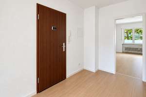 Modern renovierte 2-Zimmer-Wohnung mit Balkon & Duplex-Stellplatz – 60386 Fechenheim, Frankfurt am Main – Vorschaubild 4
