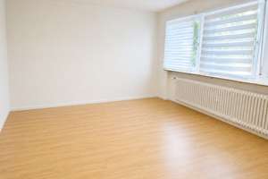 Helle, renovierte 2-Zimmer-Wohnung mit Garten und Einzelgarage – Burgherrenstraße 33, 70469 Feuerbacher Tal, Stuttgart – Vorschaubild 1
