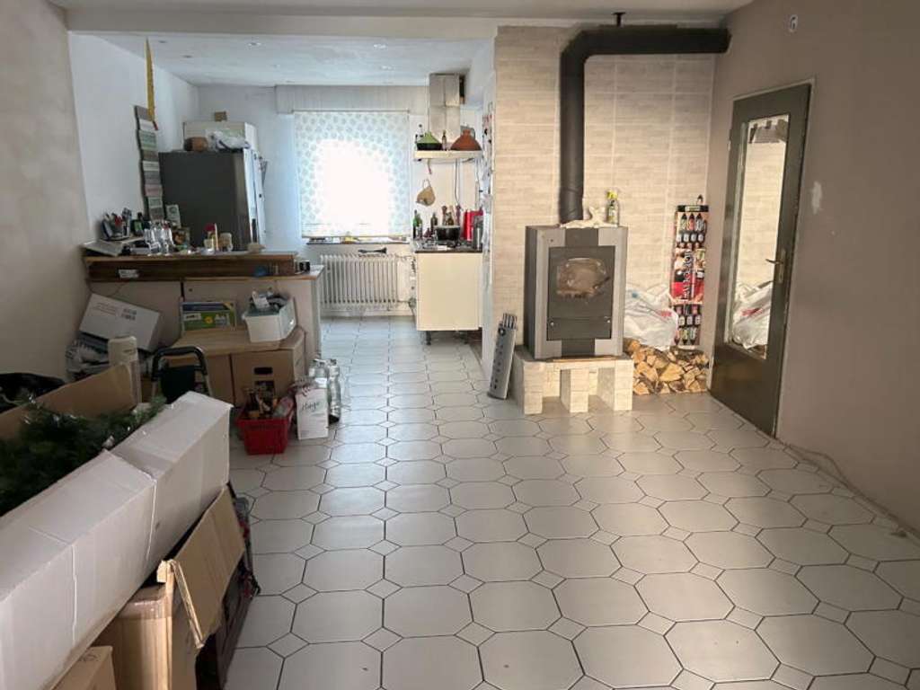 Immobilie in Hemsbach - renovierungsbedürftiges RH sucht geschickten Handwerker - Bild 1