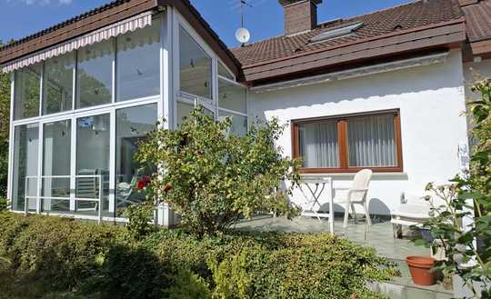 Sofort frei! Solides Wohnhaus mit Garage und schönem Garten in Karlsruhe-Grötzingen!