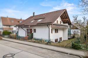 Einmaliges Wohnambiente! Großzügiges Einfamilienhaus mit Einliegerwohnung, Garten & zentraler Lage – Neu-Ulm (Kreis) – Vorschaubild 1