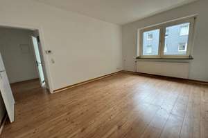 Sehr gut geschnittene, renovierte 2.5 Zimmer Wohnung mit großzügiger Wohnküche und Balkon – Emscherstraße 30, 44791 Hamme, Bochum – Vorschaubild 2