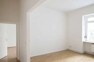 Bezugsfreie, großzügige 2-Zimmer-Altbauwohnung im EG in Toplage Prenzlauer Bergs! – Driesener Straße 29, 10439 Prenzlauer Berg, Berlin – Vorschaubild 1