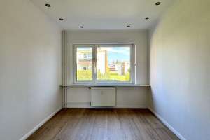 Gartenparadies mit Terrasse, eigenem Grün und TG-Stellplatz: Stilvolle 3-Zimmer-Wohnung – Die vollständige Adresse der Immobilie erhältst du vom Anbieter., 14089 Kladow, Berlin – Vorschaubild 13