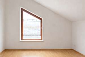 Gut zum Leben! Dachterrasse!  Tolles Raumgefühl!  Gepflegte Anlage! – Brahmsstr. 39, 86179 Haunstetten-Süd, Augsburg – Vorschaubild 5