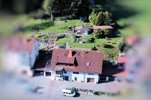 Reserviert! Zweifamilienhaus 220 m² Wohnfläche inkl. Garten, Garagen in Motten -viel Platz – Die vollständige Adresse der Immobilie erhältst du vom Anbieter., 97786 Motten – Vorschaubild 2