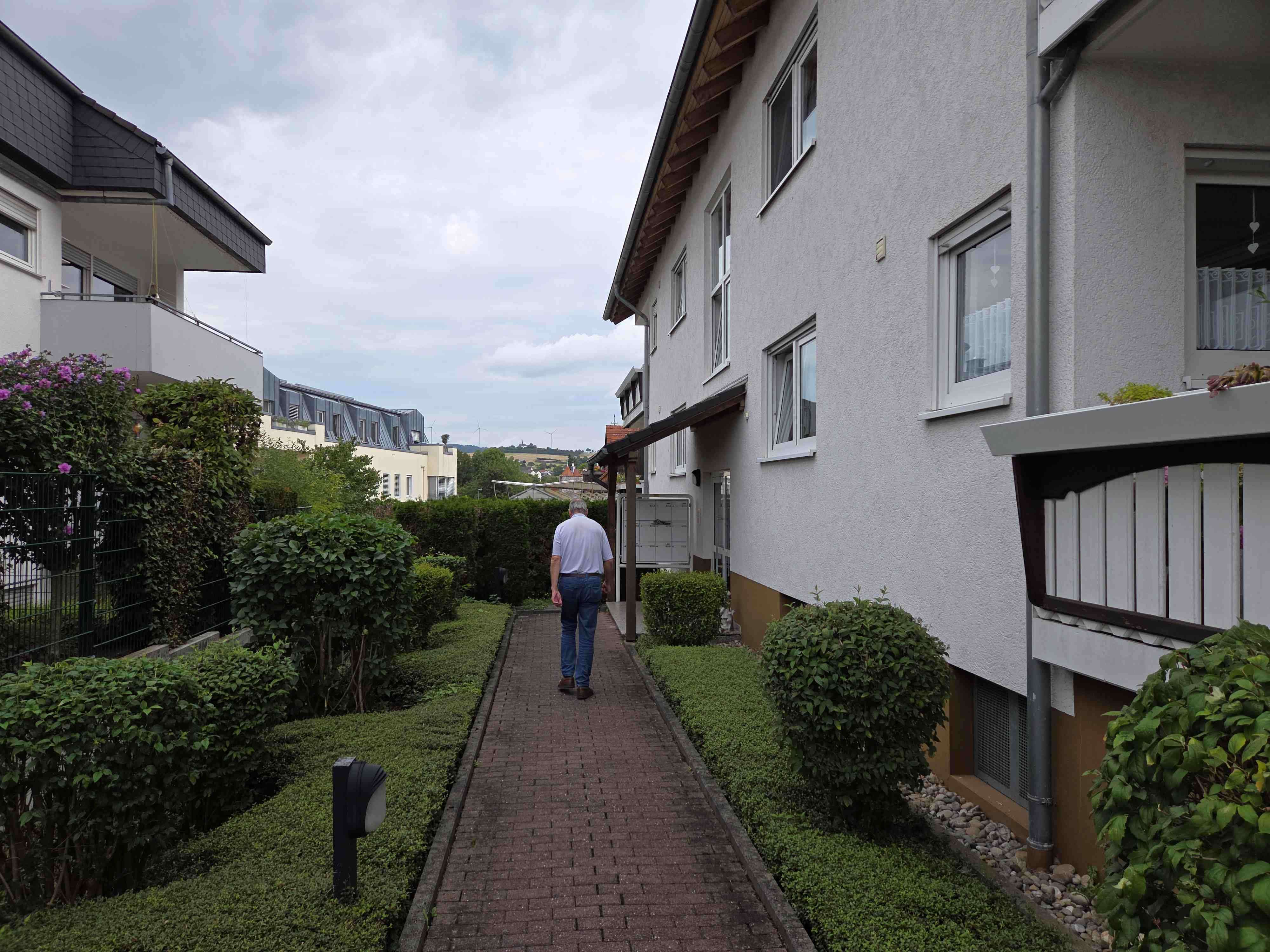 Ruhige, verkehrsgünstige 3-Zi. Whg. mit Balkon in Bad Camberg, Limburg Weilburg Kreis – Bild 2