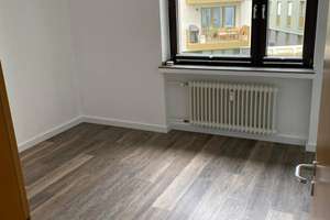 HELLE 4 ZIMMER WOHNUNG!!! zentrale Lage und viel Platz! – Peter-Bauer-Straße 16, 50823 Neuehrenfeld, Köln – Vorschaubild 4