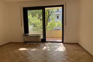 Erstbezug nach Kernsanierung:  Helle 4-Zimmer-Wohnung mit Balkon nahe U-Bahnstation