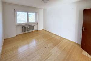 MIT BLICK INS GRÜNE: SAN.-BEDÜRFTIGE 2-ZI-ETW MIT SÜDBALKON, LIFT UND TG-STELLPLATZ IN ER-BÜCHENBACH – Kulmbacher Straße 14, 91056 Büchenbach Nord, Erlangen – Vorschaubild 10