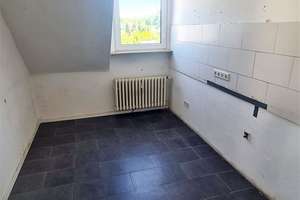 ***Geräumige Dachgeschoss-Wohnung mit 5 Zimmern in gepflegtem Umfeld*** – Elisabethstraße 4-6, 46049 Alstaden-Ost, Oberhausen – Vorschaubild 2