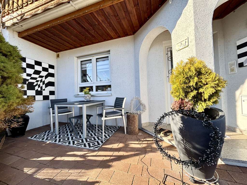 Immobilie in Fürfeld - Außergewöhnliche Architektur trifft auf Idylle! - Bild 4