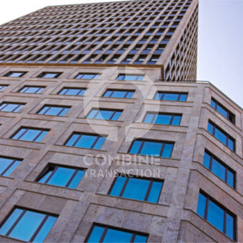 Kompaktes Büro mit sehr guter Anbindung. combine Transaction.