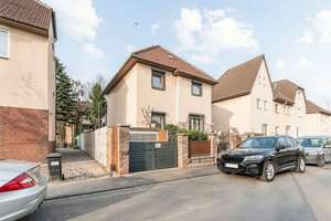 Freistehendes Einfamilienhaus mit viel Platz auf tollem Grundstück in Duisburg-Walsum