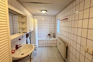 Mehrfamilienhaus mit attraktivem Entwicklungspotenzial – Die vollständige Adresse der Immobilie erhältst du vom Anbieter., 92249 Vilseck – Vorschaubild 12