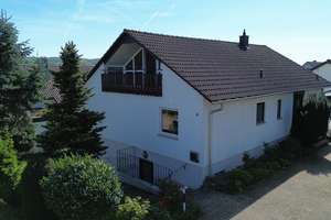 Gepflegtes Zweifamilienhaus mit Doppelgarage und großem Garten – Die vollständige Adresse der Immobilie erhältst du vom Anbieter., 71554 Weissach im Tal – Vorschaubild 1