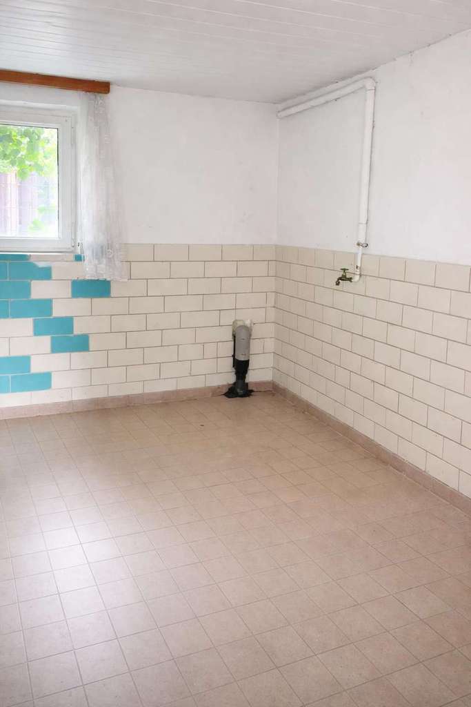 Immobilie in Bergen auf Rügen - Sanierungsbedürftiges Haus mit Potenzialgrundstück unweit des Marktplatz - Bild 2