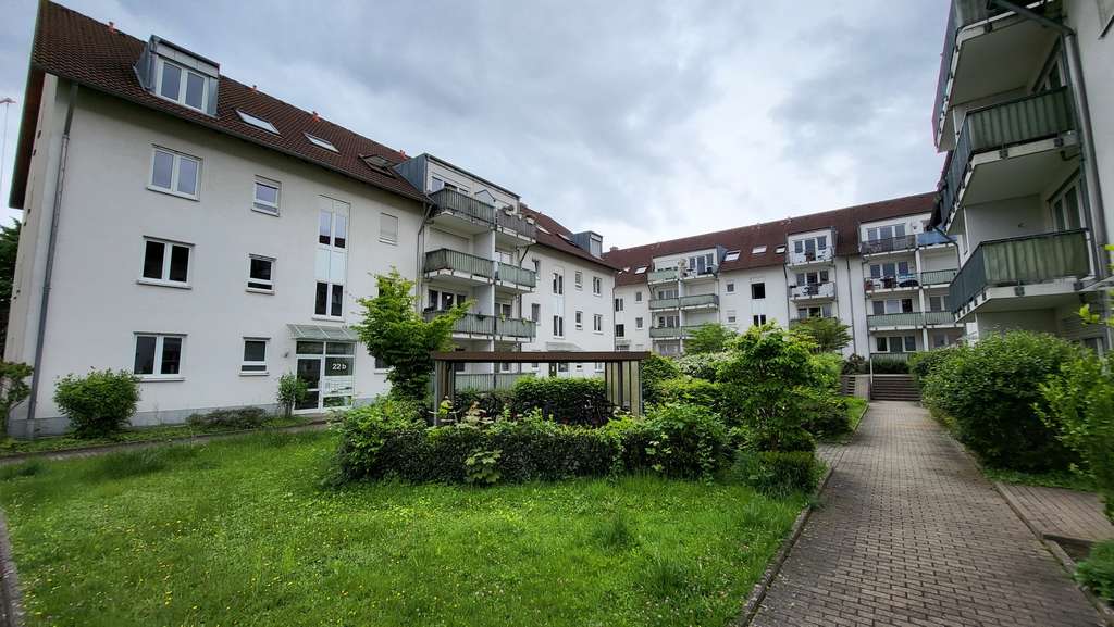Helle 2-Zimmer-Wohnung mit Balkon und Einbauküche in Freiburg