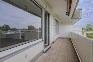 Modernisierte 2-Zimmer-Wohnung im 5. OG mit großer Loggia – Die vollständige Adresse der Immobilie erhältst du vom Anbieter., 81477 Solln, München – Vorschaubild 1