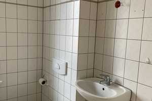 Neu renovierte 2-Raumwohnung mit EBK, Balkon mit Blick ins Grüne, PKW-Stellplatz direkt am Haus!!! – Chemnitztalstrasse 117, 9114 Chemnitz – Vorschaubild 5