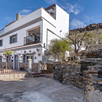 Spektakuläre Wohnung mit DREI Schlafzimmern, BAD, WC und möbliert in Velefique, Almería.