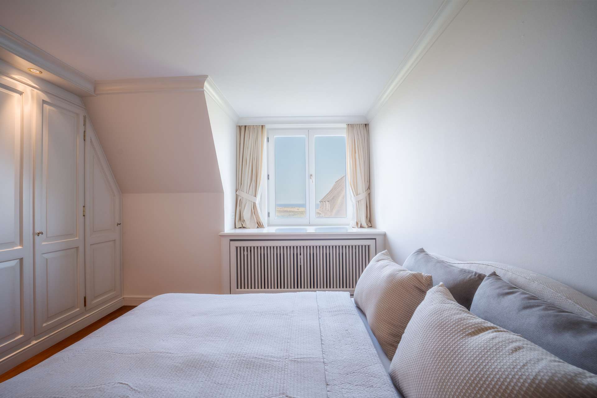 Immobilie in Kampen (Sylt) - Exklusiv Wohnen mit Meerblick, Strandkorbkuhle und TG-Platz - Bild 3