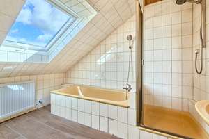 ONLY 10 MINUTES TO CLAY! Approx. 150 m² townhouse with 5-room, 4-bed, garden + garage *Pets allowed* – Die vollständige Adresse der Immobilie erhältst du vom Anbieter., 55246 Mainz-Kostheim, Wiesbaden – Vorschaubild 17