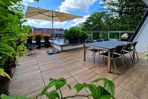 Courtagefrei: Helle und zentral gelegene DG-Maisonette-Wohnung mit Galerie und Sonnenterrasse
