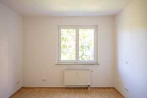 *PRAKTISCHer Grundriss_Tageslichtbad_Balkon_AR_familiäres Flair_VIEL GRÜN_HANSEVIERTEL – Geschwister-Scholl-Straße 17, 99085 Erfurt – Vorschaubild 13