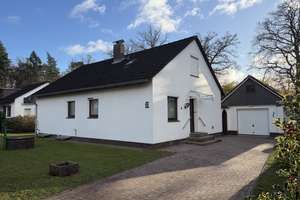 Attraktives Einfamilienhaus mit Keller, Süd- West Terrasse und Garage in ruhiger Ortslage – Die vollständige Adresse der Immobilie erhältst du vom Anbieter., 23879 Mölln – Vorschaubild 1