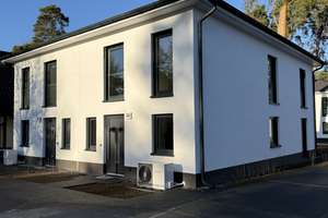 Bezugsfertige Neubau-Doppelhaushälfte mit Ausstattung auf höchstem Niveau – exklusiv und stilvoll. – Die vollständige Adresse der Immobilie erhältst du vom Anbieter., 15827 Blankenfelde-Mahlow – Vorschaubild 1
