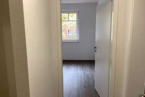 Hier findet jeder seinen Platz: ansprechende 2-Zi.-Wohnung mit Fahrstuhl, sofort anmietbar! – Moislinger Allee 92 A, 23558 Sankt Lorenz Süd, Lübeck – Vorschaubild 2