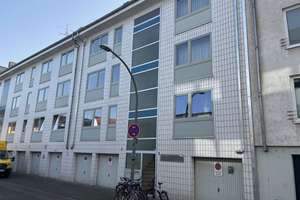 Helle und großzügige 2,5 Zimmer DG-Wohnung in Ehrenfeld