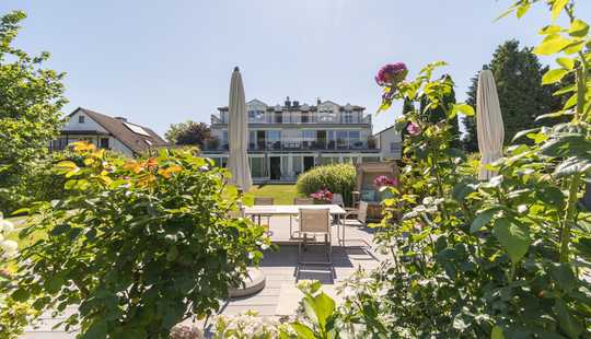 Bild von Eindrucksvolles Traumhaus !topgepflegt!
mit parkähnlichem Garten, Pool, Sauna, Garagen, und und un