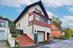 Vielseitiges Ein- bis Zweifamilienhaus mit Ausblick und weitläufigem Grundstück in Hemer - Ihmert