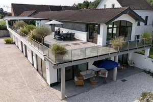 Luxuriöses Anwesen in Leverkusen: Eleganz, Jacuzzi, und Sauna in begehrter Lage – 51371 Hitdorf, Leverkusen – Vorschaubild 3