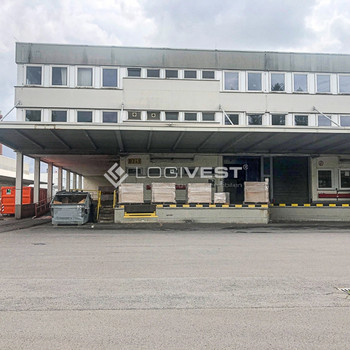 Top angebundene Lagerfläche mit Rampenandienung