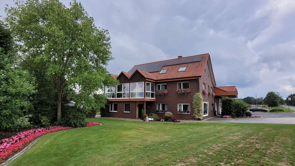 Immobilie in Wadersloh - Exklusives und großes Wohnhaus mit viel Platz um Wohnen und Arbeiten an einem Ort zu vereinen - Bild 1