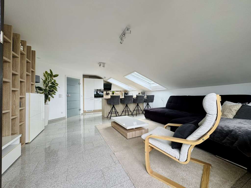 Immobilie in Erlenbach - Moderne 3‑Zimmer‑Dachgeschosswohnung mit Panoramablick auf den Scheuerberg - Bild 3