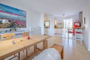 Sehr helle Dachgeschosswohnung mit Balkon und Loft-Charakter