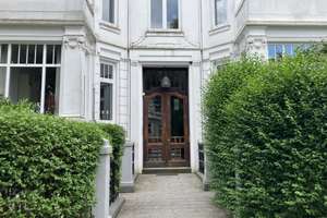 Großzügiger Stilaltbau mit schönem Ausblick und zwei Balkonen