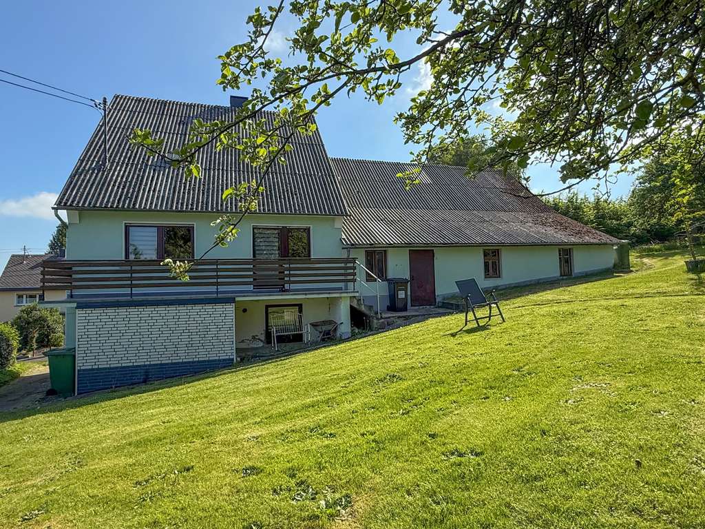 Immobilie in Höchstenbach - Ein-/Zweigenerationenhaus mit Nebenräumen auf idyllischem Grundstück nahe Hachenburg! - Bild 1