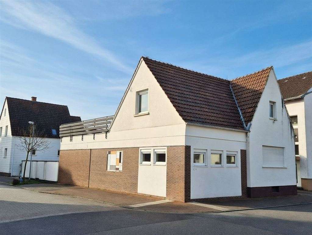 Immobilie in Haßloch - Wohnhaus in zentraler Lage mit Hof -Haßloch- - Bild 0