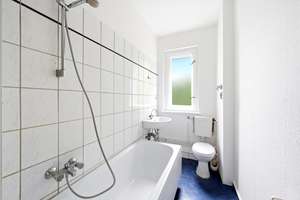 Modernized 3-room top-floor Altbau apartment with balcony and EBK near lake Tegel – Gorkistraße 36b, 13509 Tegel, Berlin – Vorschaubild 7