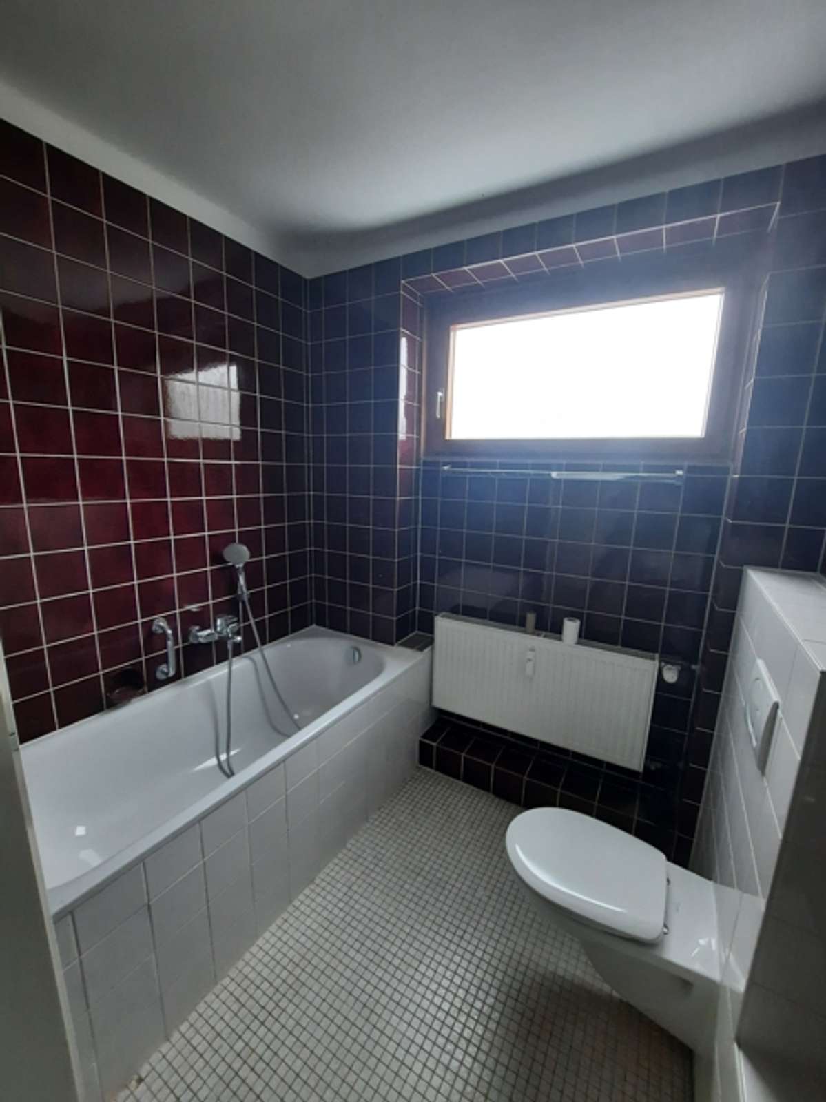 Attraktive und geräumige 4-Zimmer-Maisonette-Wohnung mit Loggia und Kamin in Göttingen