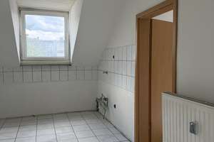 Helle 4-Zimmer-DG-Wohnung – teilw. frisch renoviert, neue Sanitärausstattung – Die vollständige Adresse der Immobilie erhältst du vom Anbieter., 47137 Mittelmeiderich, Duisburg – Vorschaubild 4