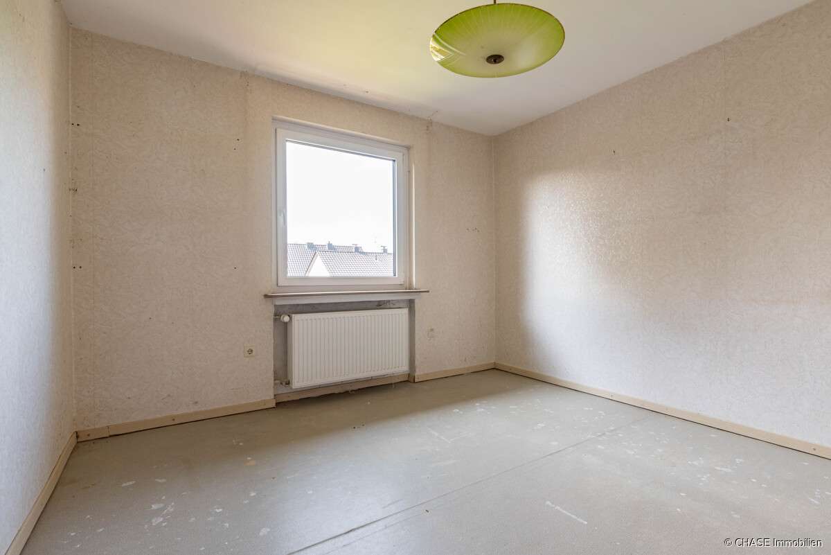 Immobilie in Hagenburg - Sanierungsbedürftiges Zweifamilienhaus in bester Lage Hagenburgs mit Garage und Garten - Erbbau! - Bild 5