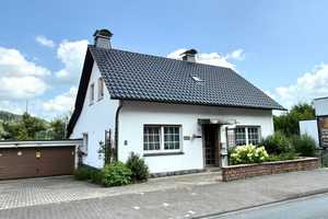 Attraktives ZFH mit Einliegerwohnung – Hochsauerlandkreis – Vorschaubild 2